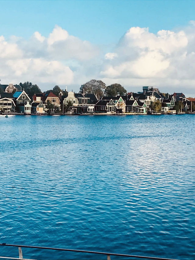 A Windmill Wonderland: My Solo Day Trip to Zaanse Schans 