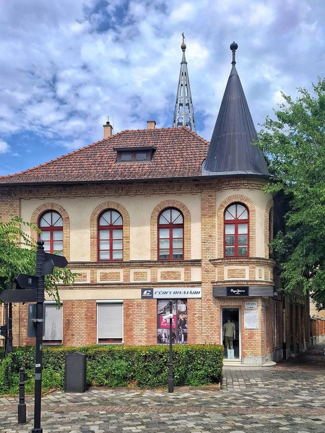  Baroque Beauty on the Danube: My Solo Day Trip to Vác, Hungary