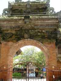 藝術與歷史文化地標交織的峇里島之心#烏布皇宮（Puri Saren Agung）-印度尼西亞峇里島