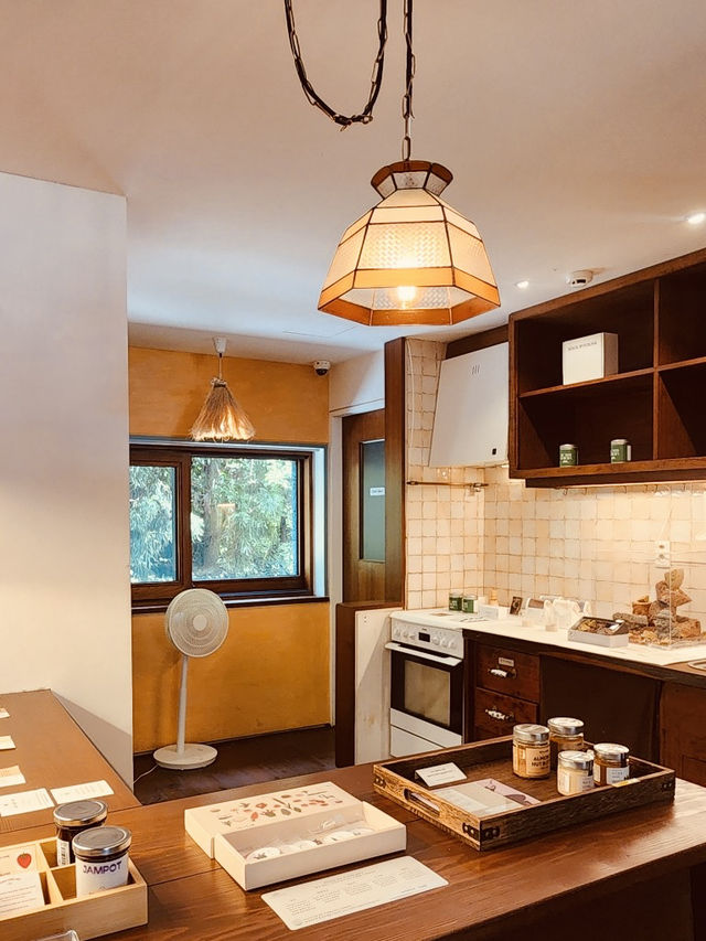 Exceptional Service and Fantastic Facilities Exceptional Service and Fantastic Facilities