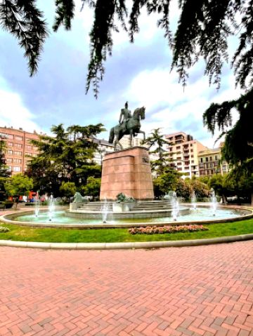 로그로뇨 시내 중심부의 푸르름을 만끽하다