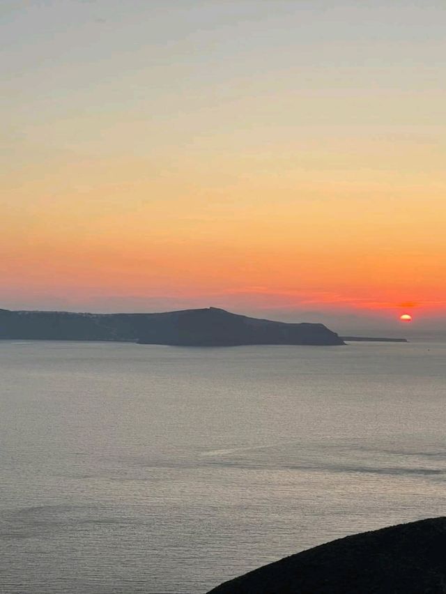 Exploring Fira’s Charm and Views Exploring Fira’s Charm and Views