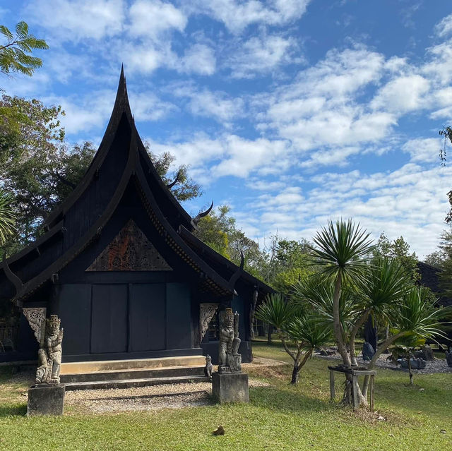 泰國🇹🇭清萊 死亡主題的藝術博物館 ｜黑廟 黑屋藝術博物館