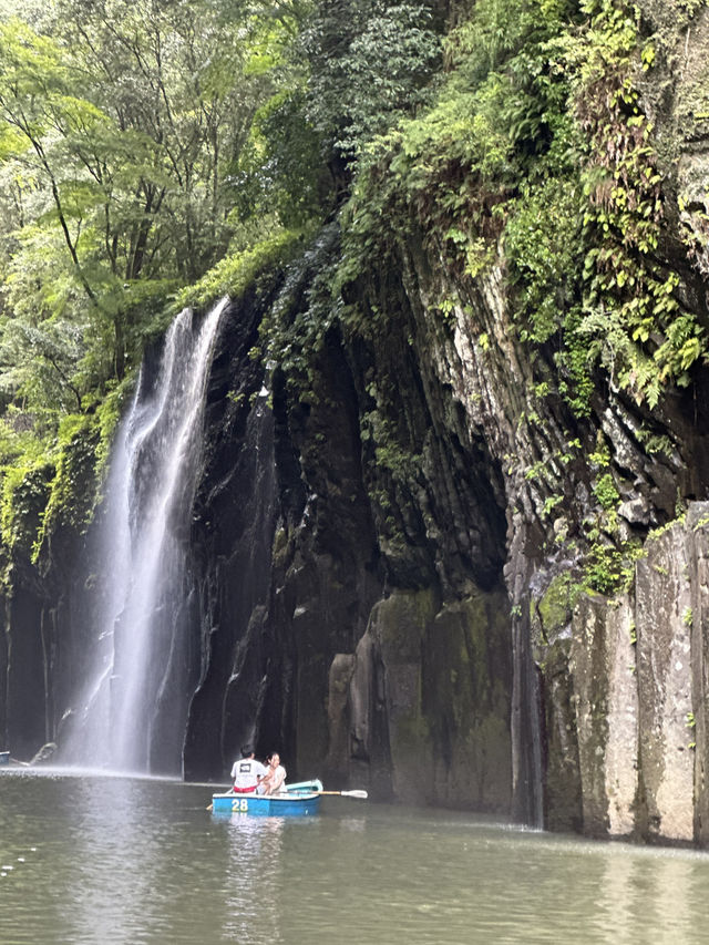 走進高千穗峽，在溪谷與瀑布間體驗神話般的自然奇景