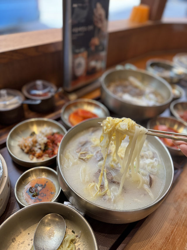 牛骨湯麵同水冷麵必食