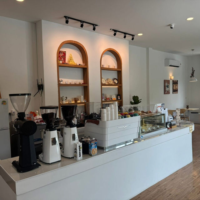 Bombyx Mori Cafe หัวหิน