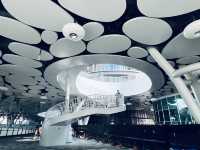 雲朵造型的高雄車站