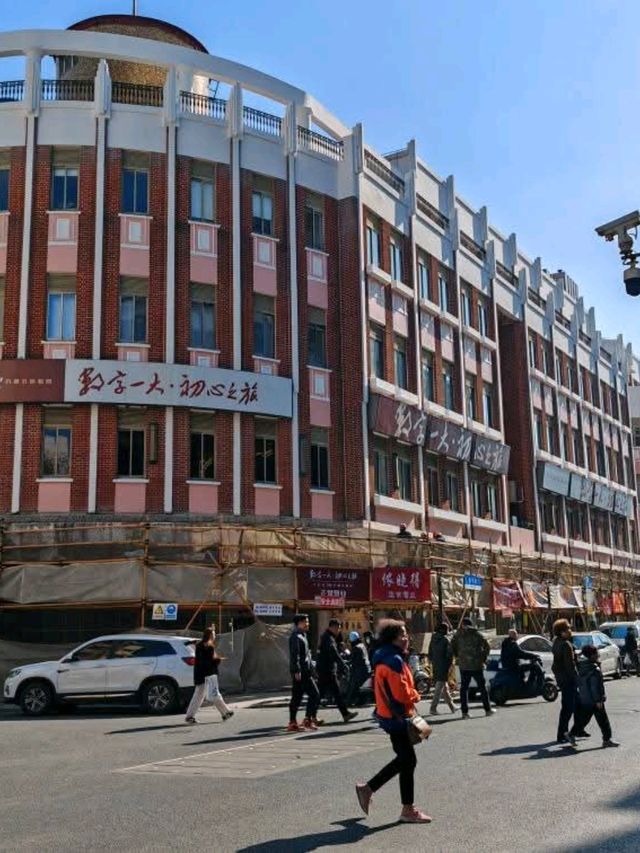 🏛️ Architectural Panorama: An Explorer's Perspective 🏛️ Architectural Panorama: An Explorer's Perspective