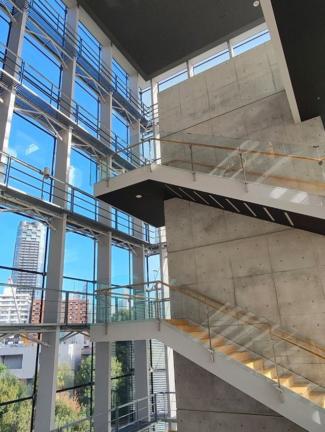 東京國立新美術館 光影與幾何之美 東京國立新美術館 光影與幾何之美