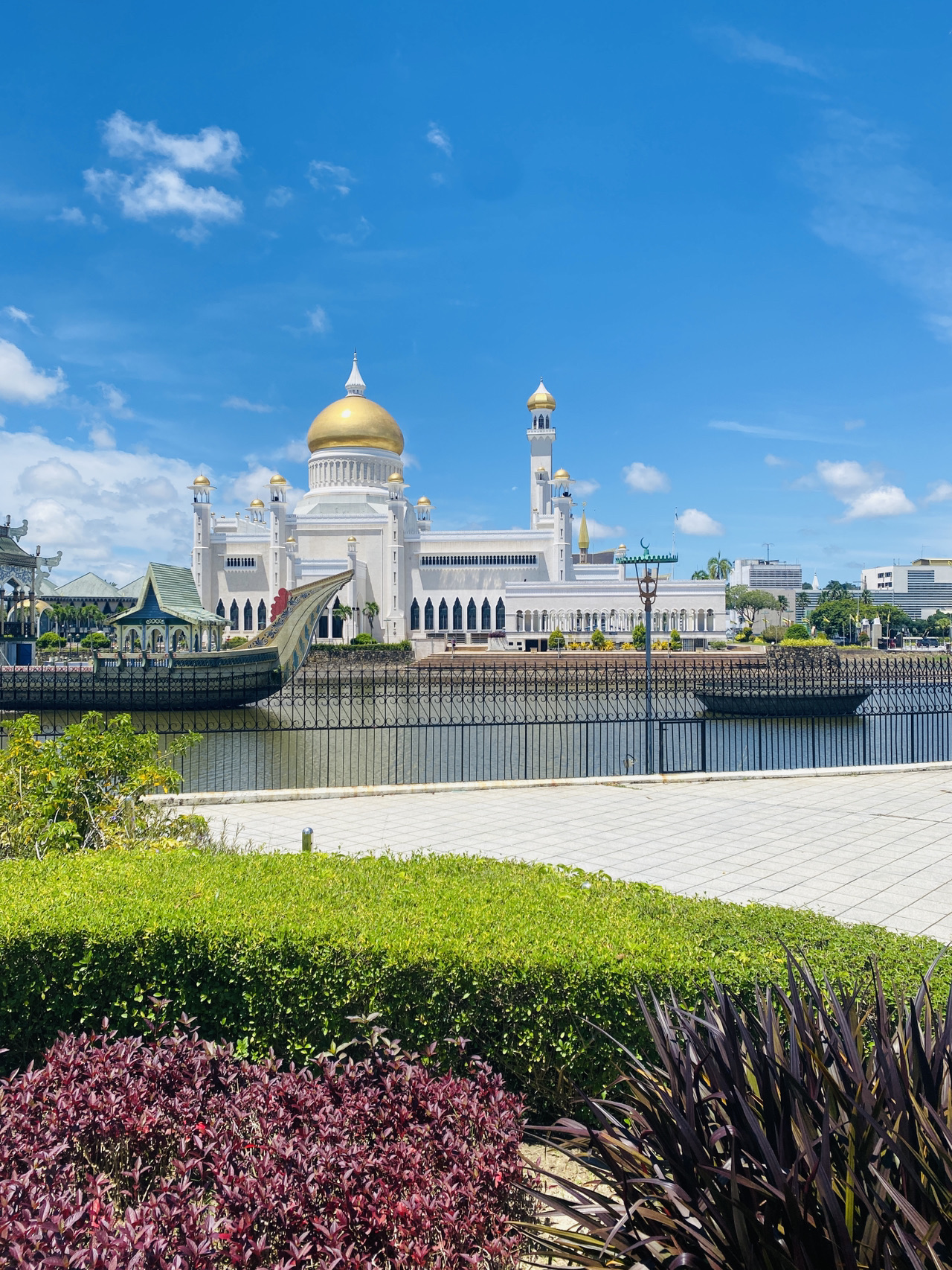 Brunei 4-Day Tour: Kampong Ayer, Ulu Temburong, Tanjung Batu Beach & Mosques