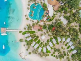Maldives Paradise: Dusit Thani – Luxury Meets Nature 🌴🐠
