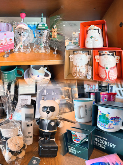 Starbucks' wildly popular bear-shaped cups! 🤩 Different colored