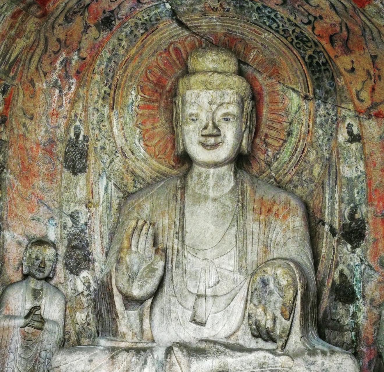 ✨ Longmen Grottoes｜A Thousand-Year Epic Carved Into the Cliffs 🏯