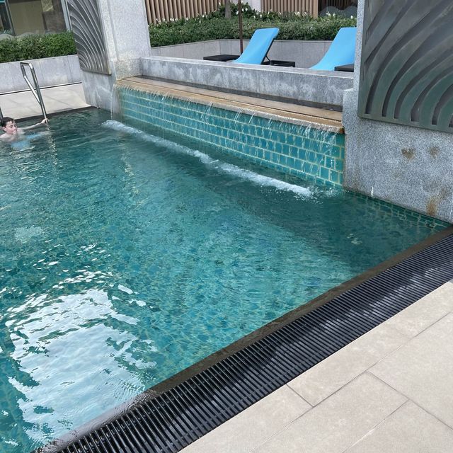 Swimming Pool at Holiday Inn Bangkok