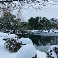 【金沢市🇯🇵兼六園】雪景色に包まれて☺️庭園散策