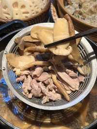 【榮山鍋】丨深圳平安金融中心嘅野菌土雞養生火鍋 