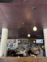 Halifax Downtown에 있는 랜드마크 seafood restaurant~Bluenose!!