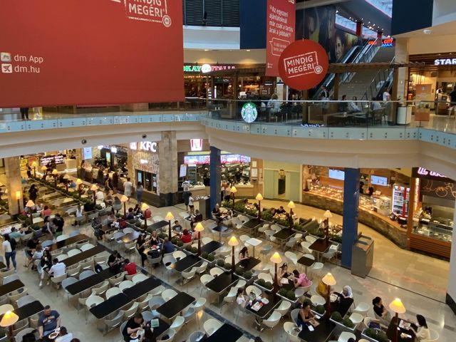 🇭🇺 Largest mall in Budapest 🛍️