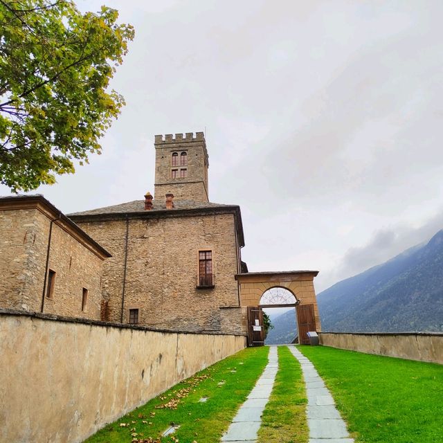 Castles of Horns, Castello Reale di Sarre