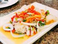 曼谷周邊 | 大城炭火烤噴膏大頭蝦 กุ้งเพ่อืนแพรว Kung Puen Praew