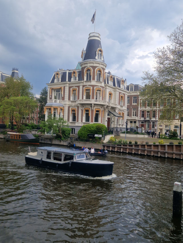 Coffee shops and canal hops—Amsterdam, you’re my kind of city ☕🚤