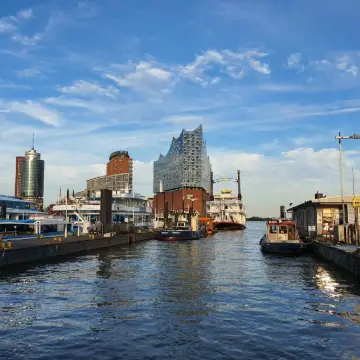 Exploring Hamburg: A City of Canals, Culture, and Contrasts