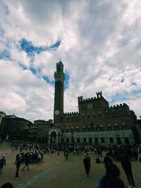 🏛️ Explore the Historic Piazza del Campo in Siena 🏛️