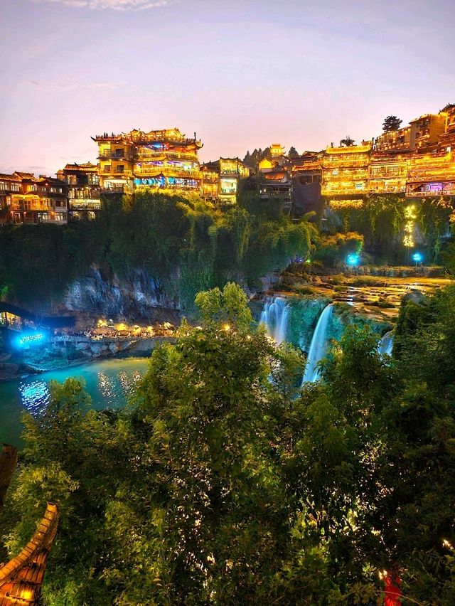 Город построенный на водопаде