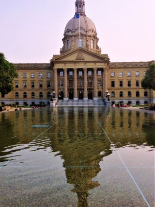 🏞️ ประเพณีเหนือกาลเวลา: ค้นพบมรดกทางวัฒนธรรมที่ยังมีชีวิตอยู่ของเอดมันตัน 🇨🇦