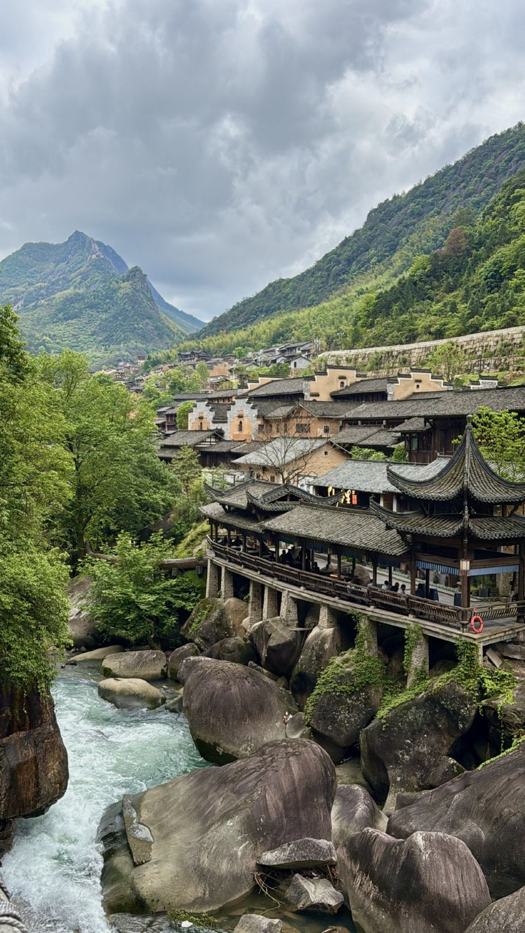 Wanxian Valley in Shangrao during the day: a place that embraces you 😍