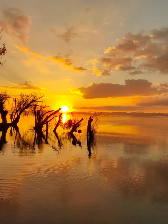 Autumn! You must come to Dianchi Lake to watch the sunset once