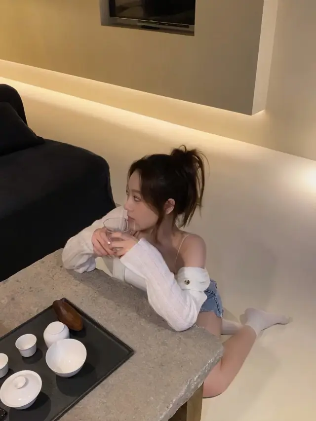 비가 사계절에 산에 숨어 산소를 마신다