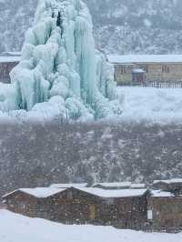 "川西雪景之旅：冬日滑雪泡溫泉的浪漫體驗"