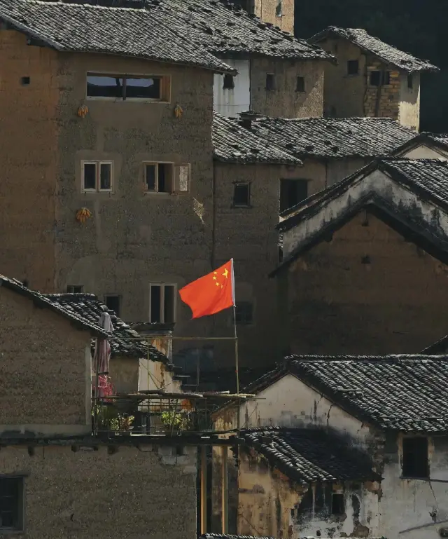 The light and shadow of Yangchan Tulou in Huizhou