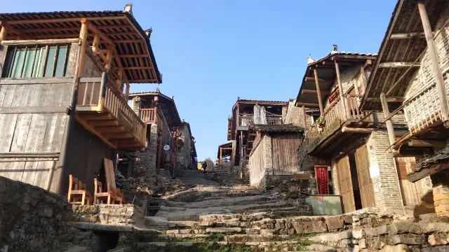 The ancient and mysterious world's first Yao village, a pristine village surrounded by mountains