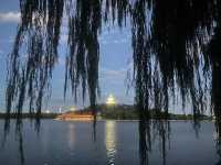找一個週末的傍晚漫步後海、北海公園、鼓樓，感受愜意