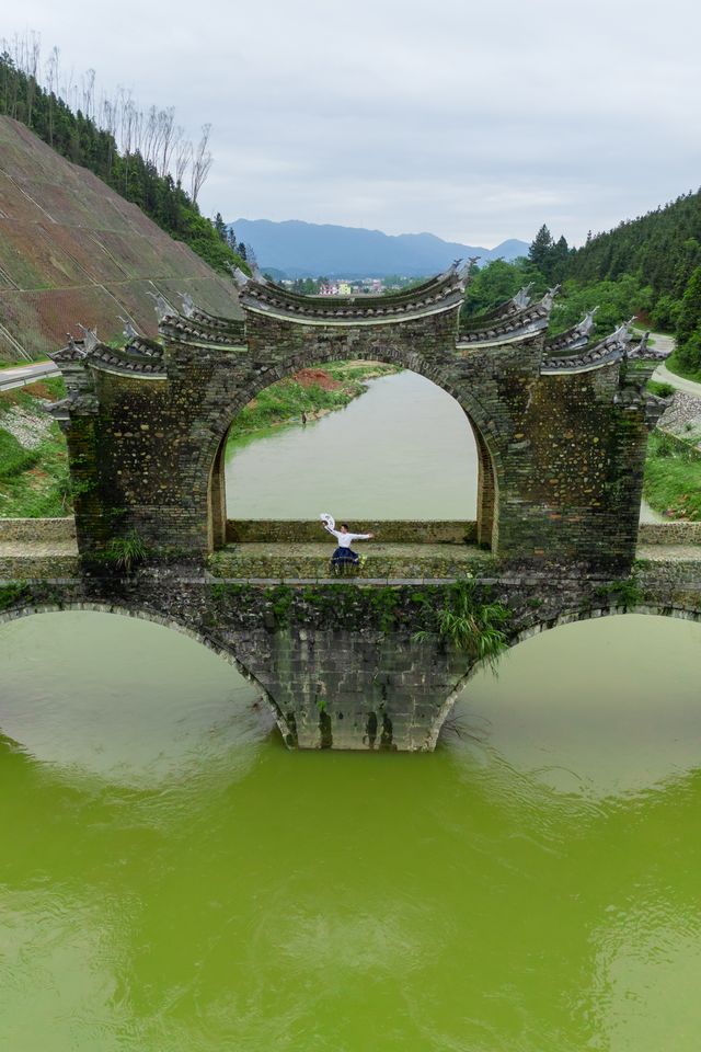 一眼入魂！這座深山裡客家古橋要起飛
