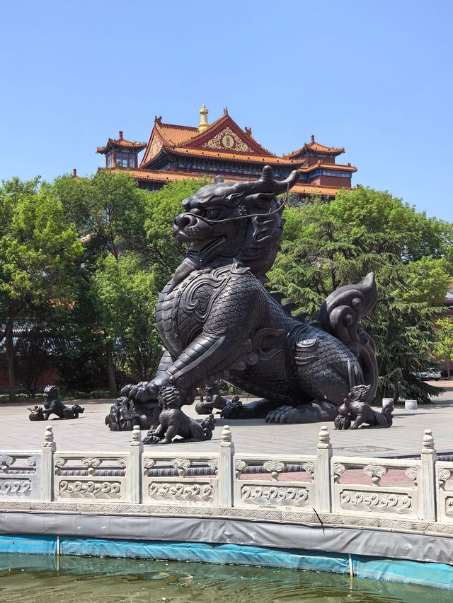 香河天下第一城，位於京城以東，廊坊北三縣的香河，地處京、津、冀交界處