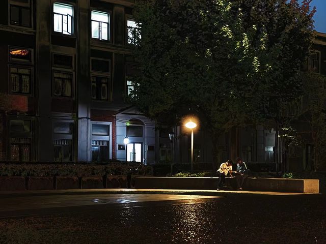 夜晚漫步於華東政法