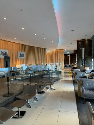 Don't you know about the Moutai lounge where you can drink as you please?