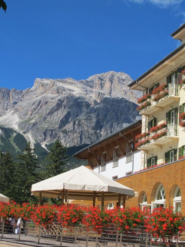 🏔️ Cortina's Coziest Stays: Grand Hotel Savoia 🌟
