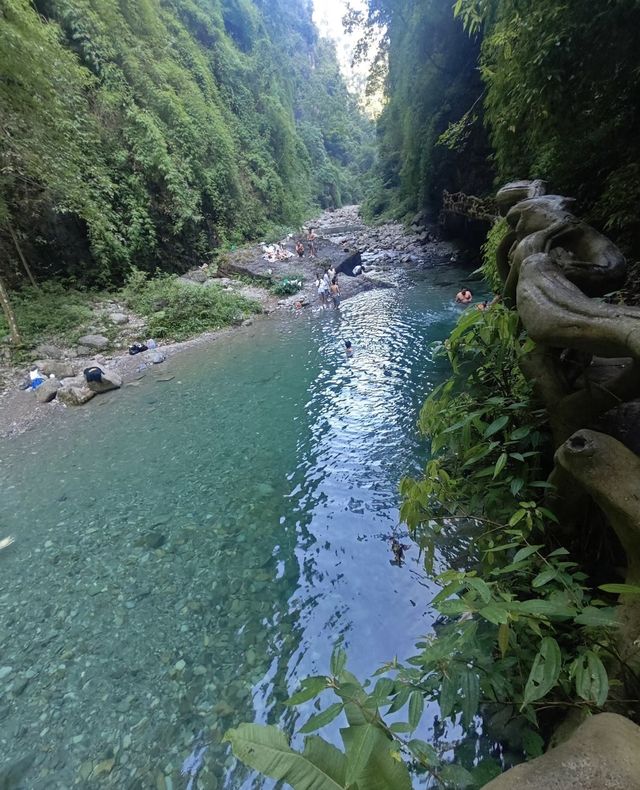 貴州｜玻璃水天花板｜避暑旅遊聖地