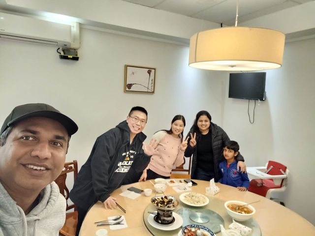 漢密爾頓夜市遊記：東西方美食的完美融合。