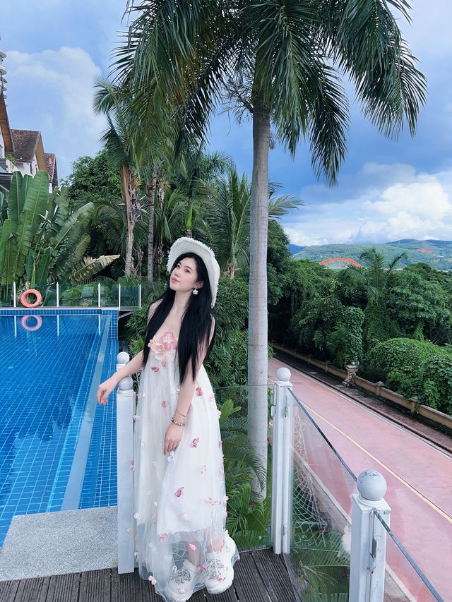 在西雙版納！浪漫的江景無邊泳池！