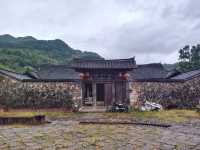 浙江古村落自駕遊～雪溪胡氏大院 胡氏大院位於溫州市泰順縣雪溪鄉橋西村石門樓，建於清道光十二年至同治十。