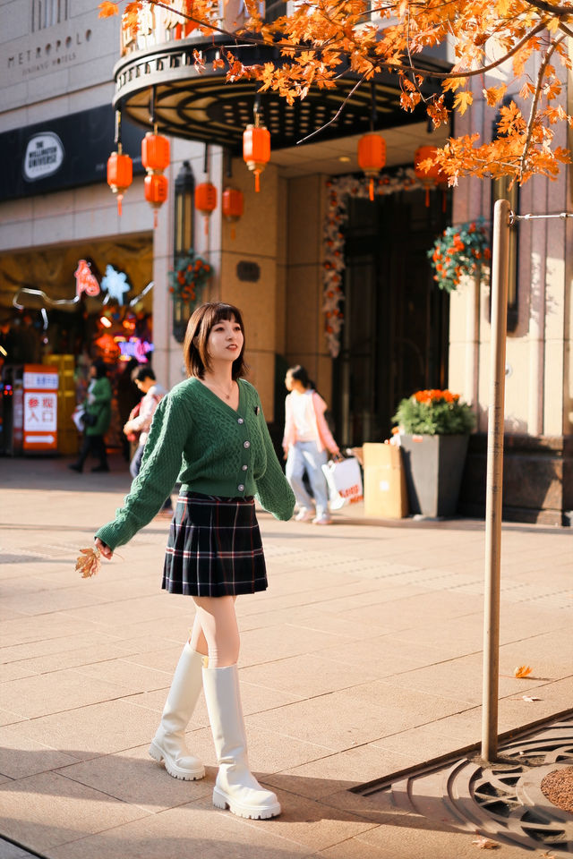 上海外灘賞楓葉快要紅了！！很有氛圍。