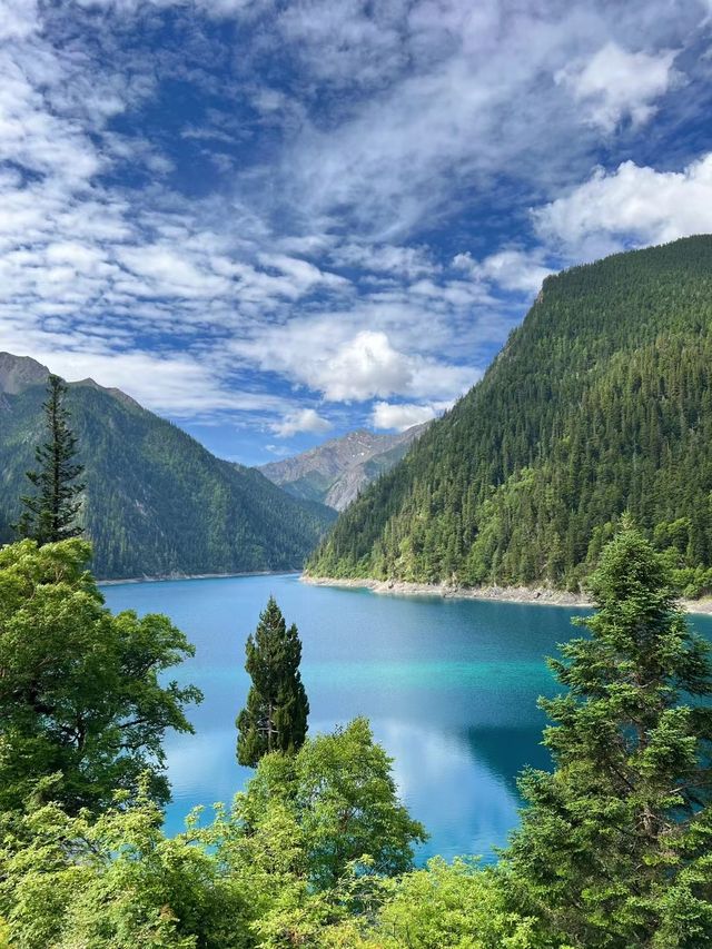 九寨溝人間仙境，絕美山水之旅。