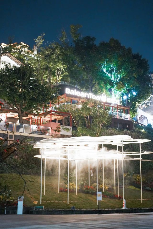 不是香港!是重慶!最孤獨的聖誕樹美到封神 不是香港!是重慶!最孤獨的聖誕樹美到封神