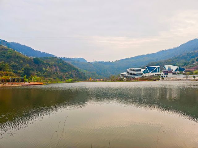 坐落在金沙江畔的公園
