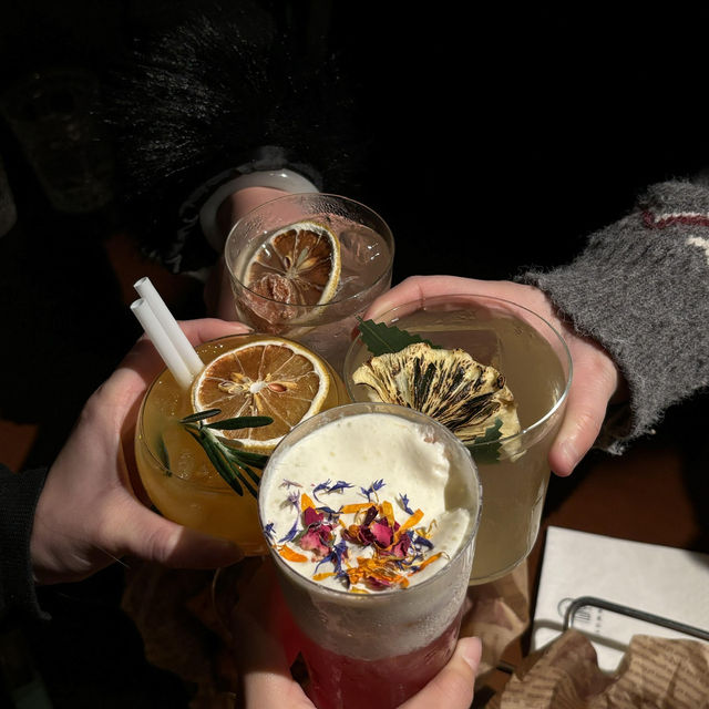 氛圍感拉滿！中山東城裡的高級餐吧🖤